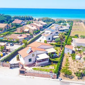 Vacanze Mare Nostrum - In Front Of The With Pool , Campofelice Di Roccella Italie
