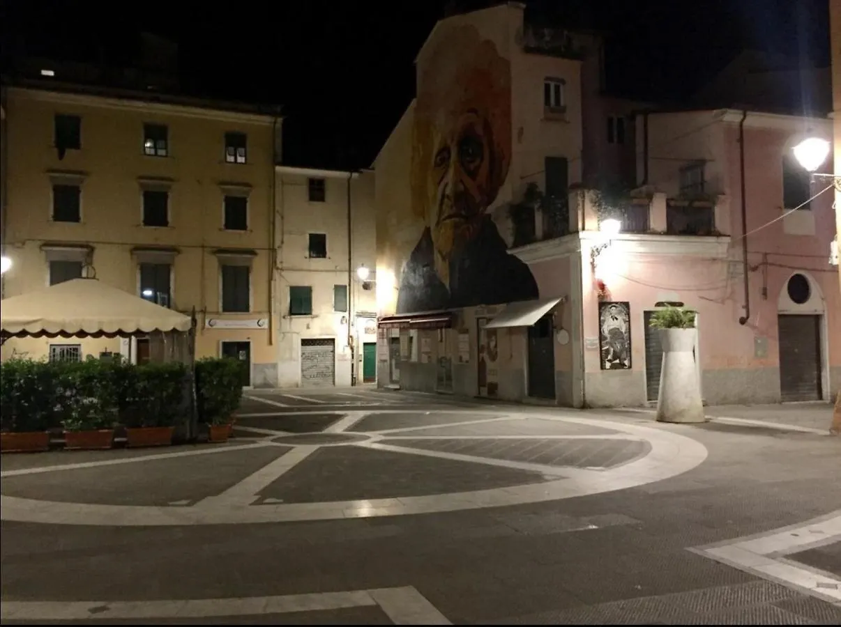 Splendida Mansarda Open Space, Finiture Di Lusso. Carrare