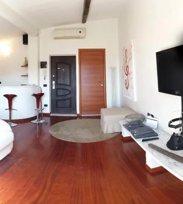 Splendida Mansarda Open Space, Finiture Di Lusso. Carrare Appartement